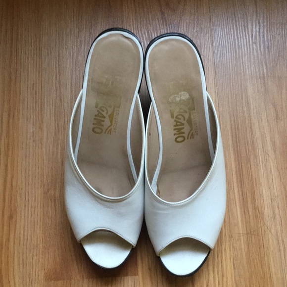 Salvatore Ferragamo white leather clog mules - Picture 3 of 6